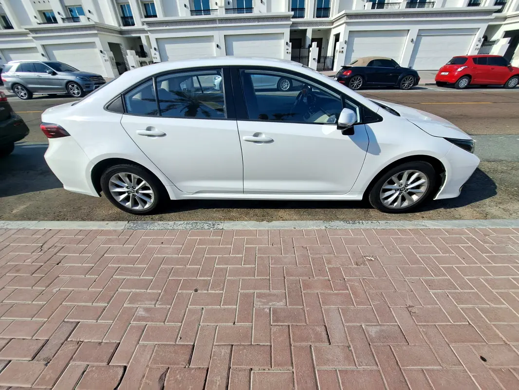 Toyota Corolla 2021 — photo 1 of 9