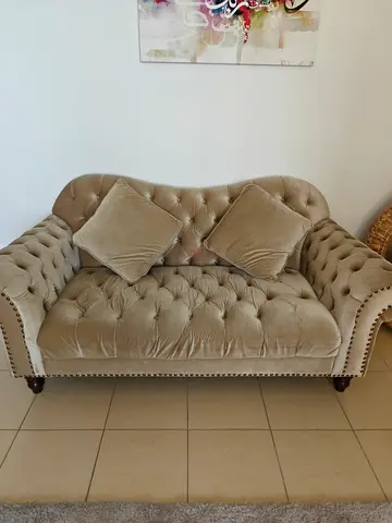Three-seater tufted velvet sofa in beige — good condition