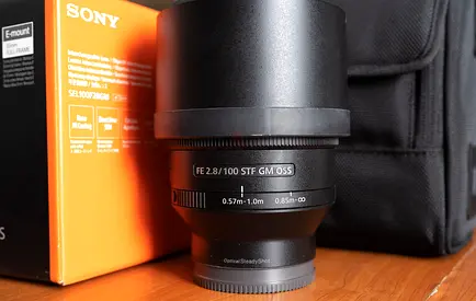 Sony FE 100mm f/2.8 STF G Master lens (SEL100F28GM)