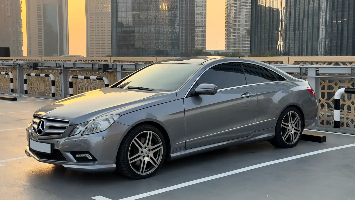 Mercedes-Benz E-Class 2010 — photo 1 of 13