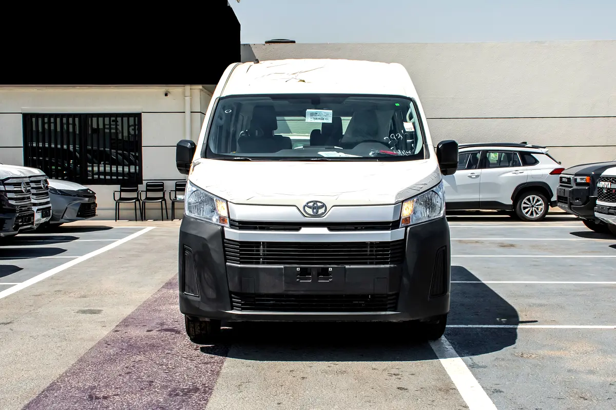 Toyota Hiace 2026 — photo 1 of 19