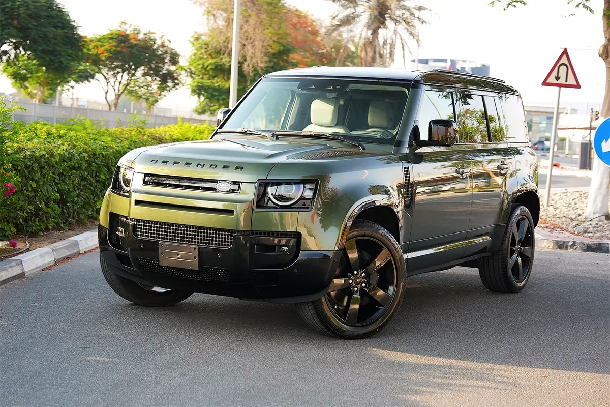 Land Rover Defender 2026 — photo 1 of 18