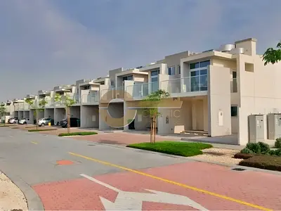 3BR SPACIOUS TOWNHOUSE | RRM | OPEN KITCHEN LAYOUT