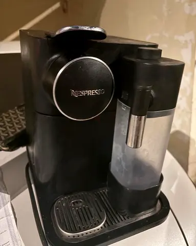 Nespresso Lattissima Touch Coffee Machine 2025 sell due to travel