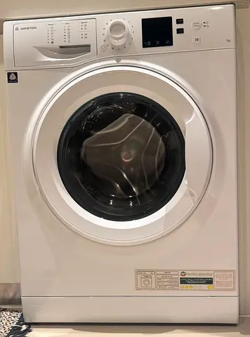Ariston front-load washing machine 7kg - good condition