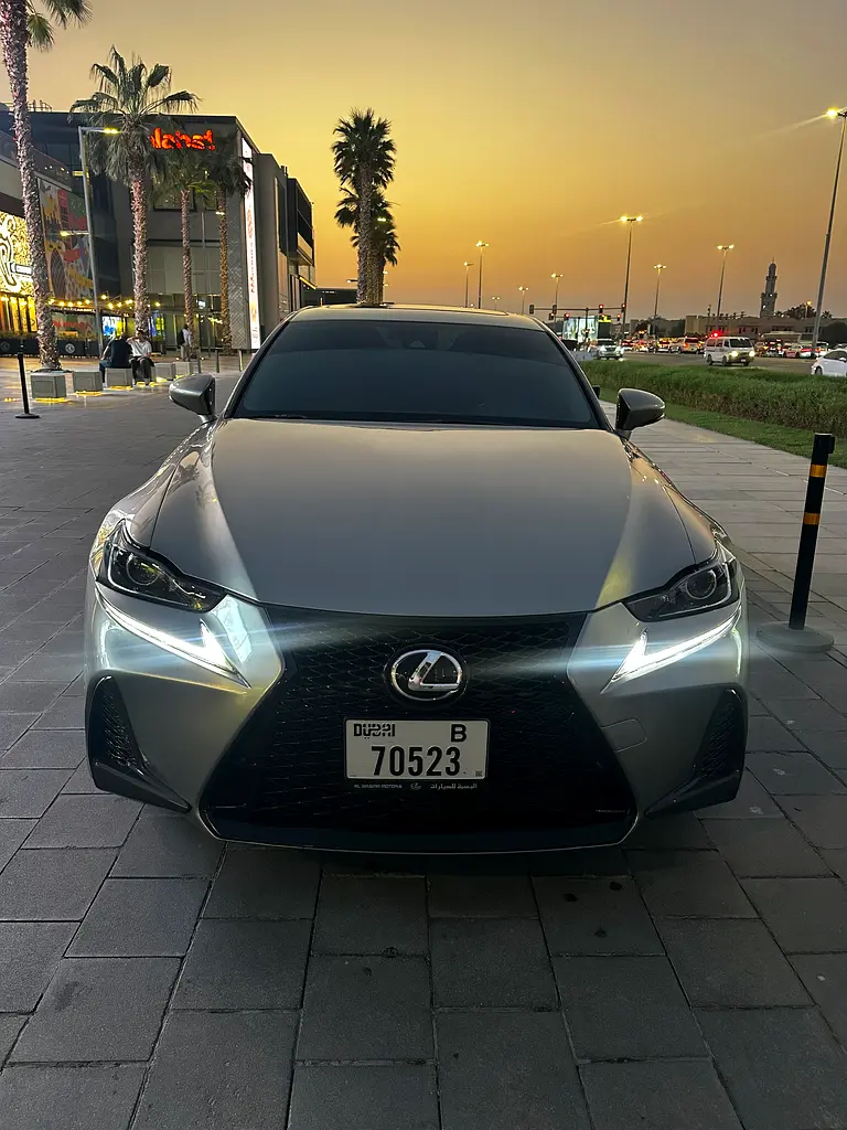 Lexus IS-Series 2018 — photo 1 of 12