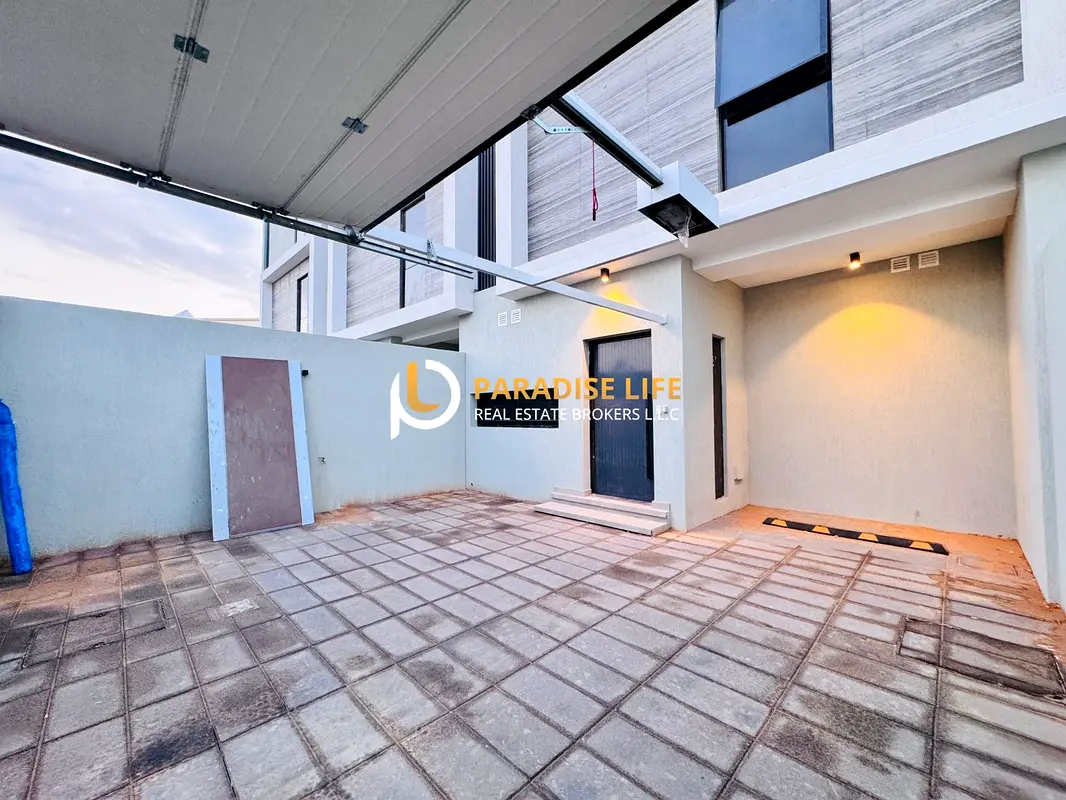 Brand new 6 master bedroom villa wd elevator for rent 220k