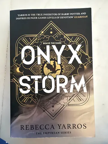 Onyx Storm by Rebecca Yarros (paperback)