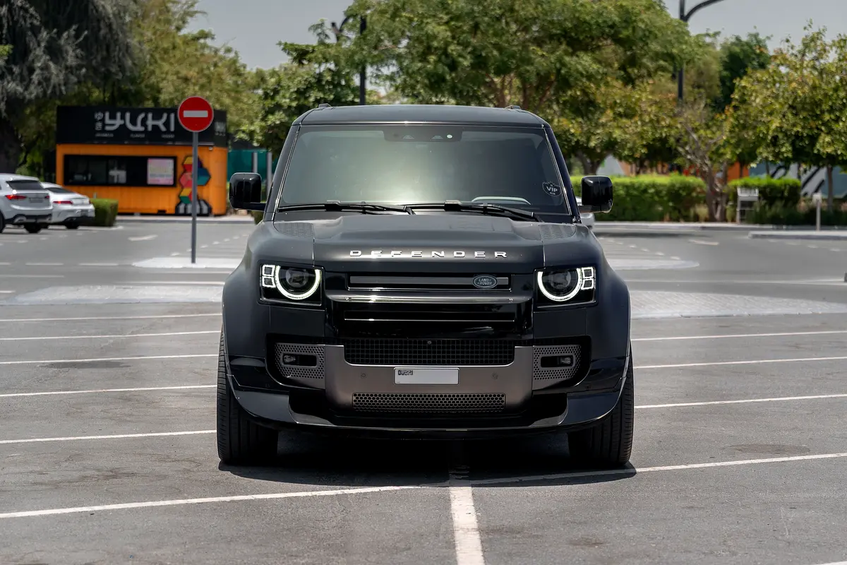 Land Rover Defender 2023 — photo 1 of 15