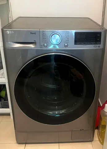 L.G Direct Drive 9KG Washing machine Steam Mint Use Same As New