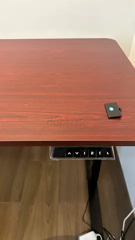 Adjustable Electric Standing Desk - Mahogany Top with brand new chair