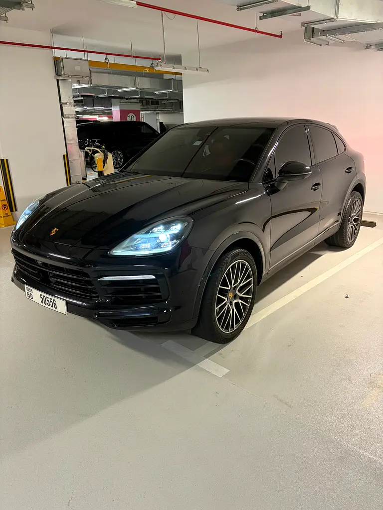 Porsche Cayenne 2022 — photo 1 of 7