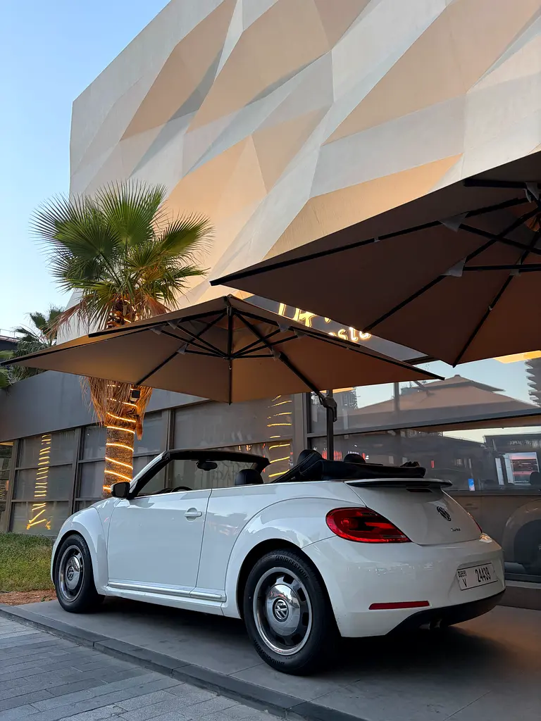 Volkswagen Beetle 2016 — photo 1 of 5