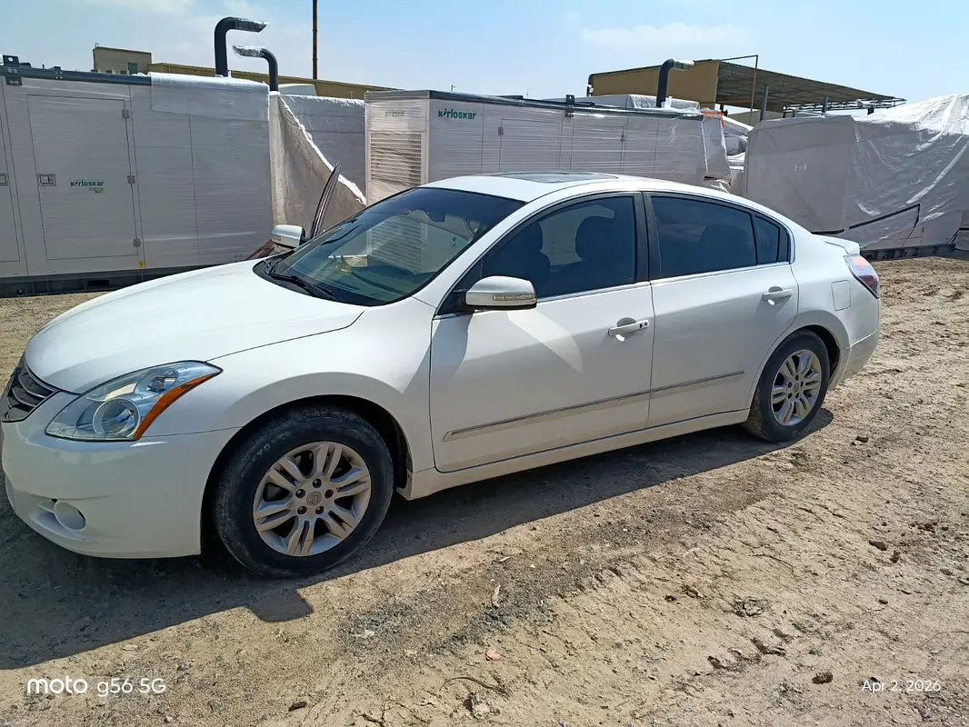 Nissan Altima 2012 — photo 1 of 4