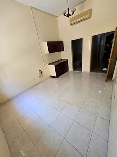 For rent: Al-Munakh studio, excellent size, lively location, close to all services.