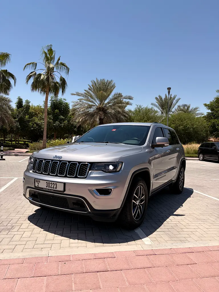 Jeep Grand Cherokee 2017 — photo 1 of 11