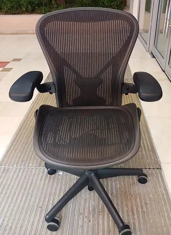 Herman Miller Aeron Chair - Size B, Good Condition for Sale excellent condition