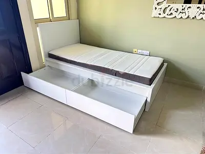 IKEA White Single Bed with IKEA Mattress 90 x 200 cm