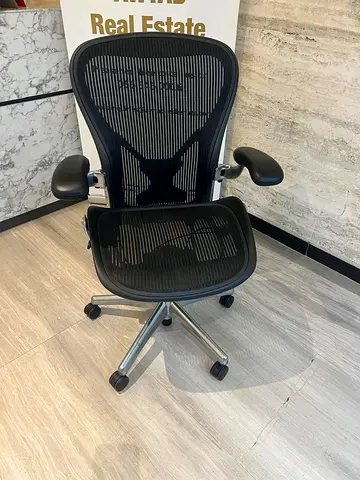 Herman Miller Aeron size C fully loaded