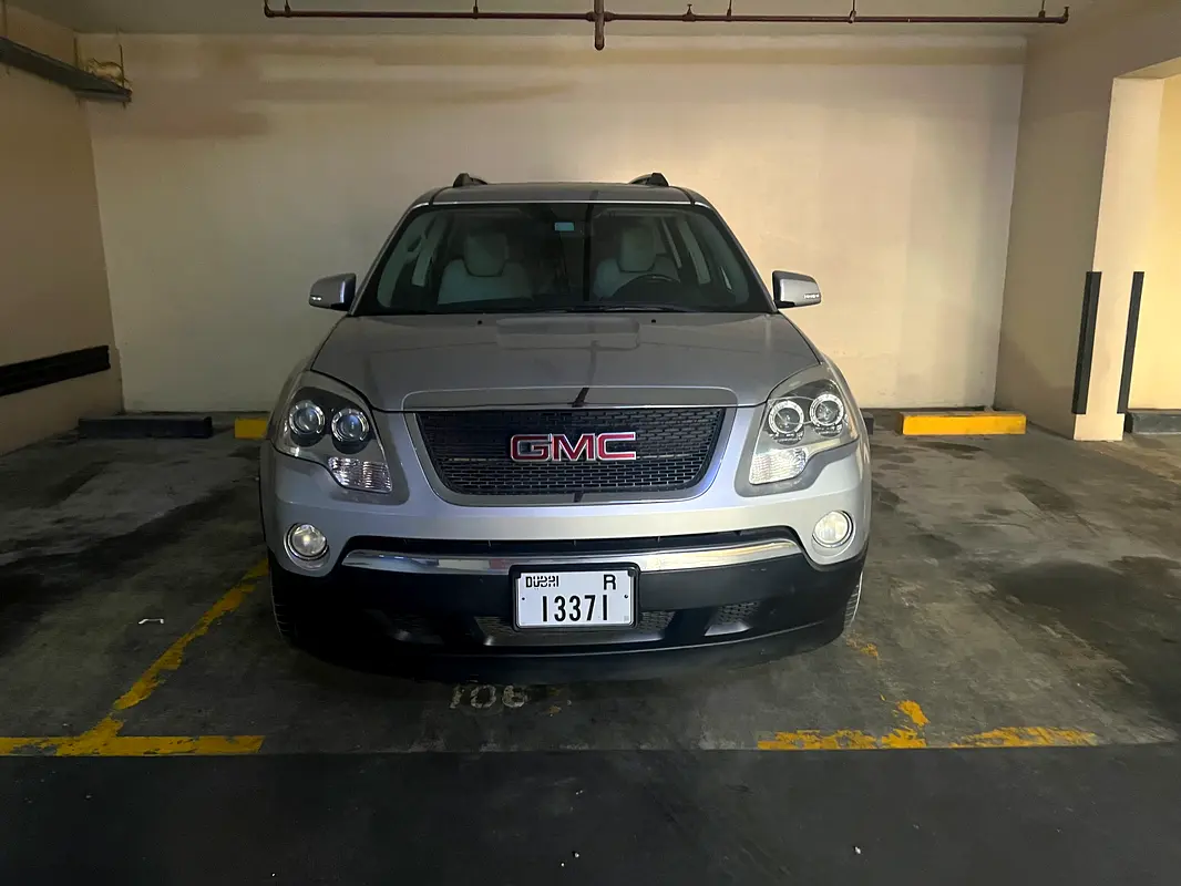 GMC Acadia 2011 — photo 1 of 9