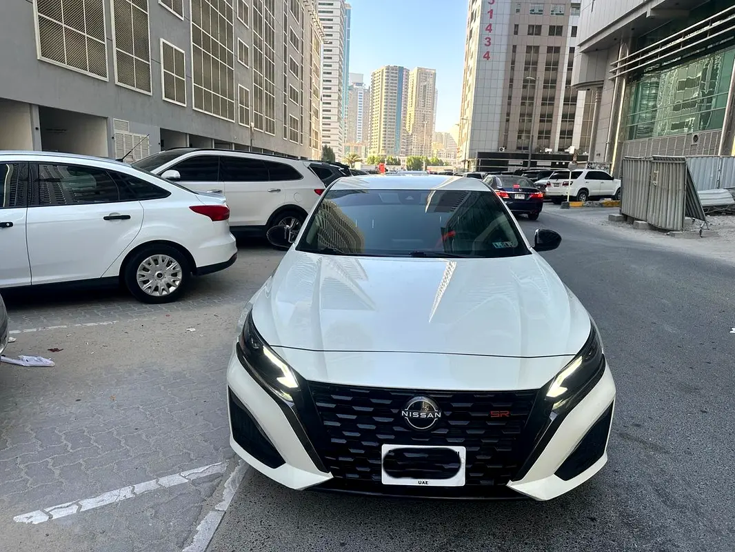 Nissan Altima 2023 — photo 1 of 12