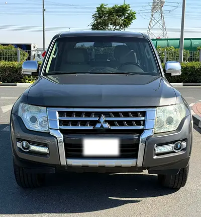 Mitsubishi Pajero GLS 2015 GCC Specs - Well Maintained Single Owner SUV Car For Sale