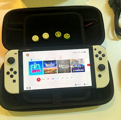 Nintendo Switch OLED White Edition – Complete Set – Excellent Condition