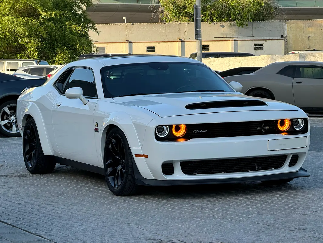 Dodge Challenger 2021 — photo 1 of 7