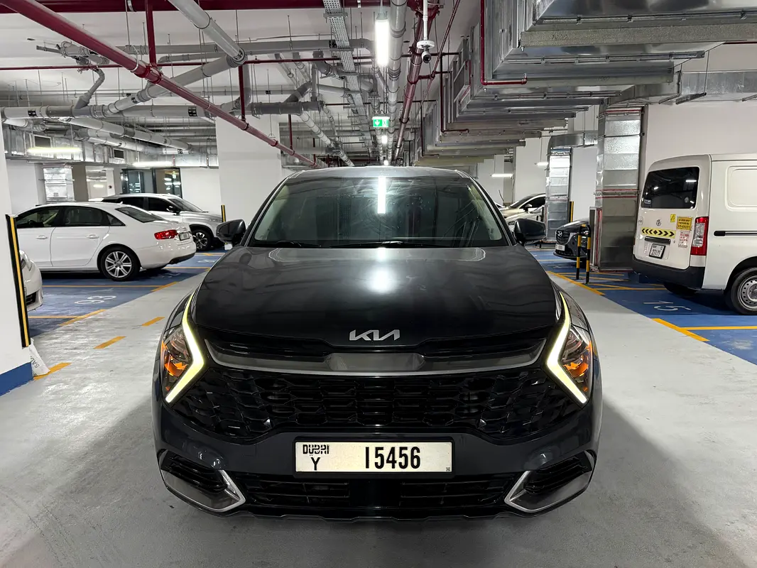 Kia Sportage 2023 — photo 1 of 8