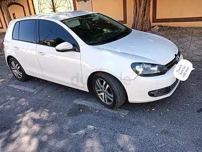 Lady driving beutiyfull super clean car for sale ajernt.