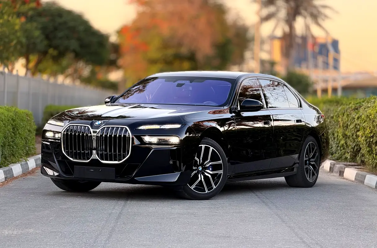 BMW 7-Series 2023 — photo 1 of 14