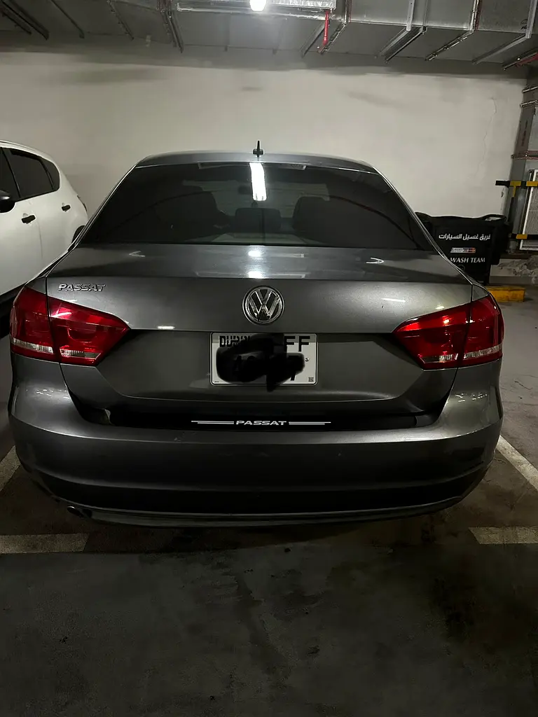 Volkswagen Passat 2014 — photo 1 of 6