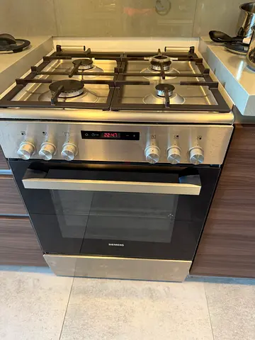 Stainless Steel Freestanding Gas Cooker with Electric Oven - Good Condition
