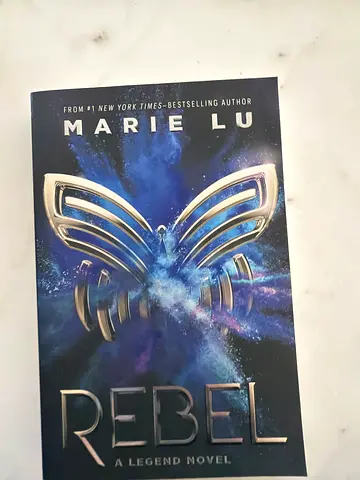 Rebel by Marie Lu - Paperback (The Legend Series)