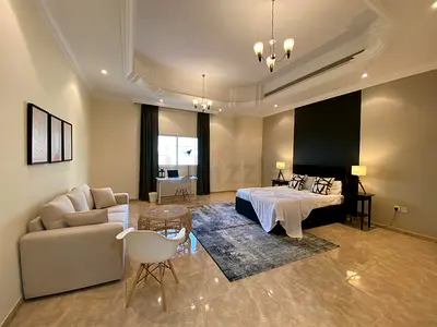 Big Master Bedroom/Middle of City/Pool