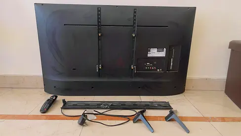 43 inch LG Smart LED TV (stand and wall mount included)
