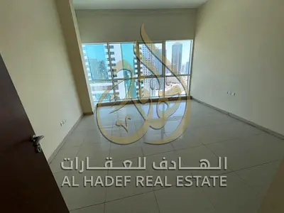للإيجار شقة 3 غرف وصالة وغرفة خادمة في الخان الشارقة تكييف مجاني وجيم ومسبح وموقف سيارات السعر 93 ألف درهم على 4 دفعات مساحات واسعة جدا مع تسهيلات في