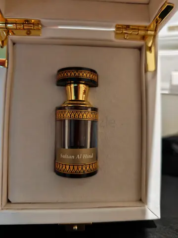 Sultan Al Hind Attar in Decorative Bottle — Unused/Like New