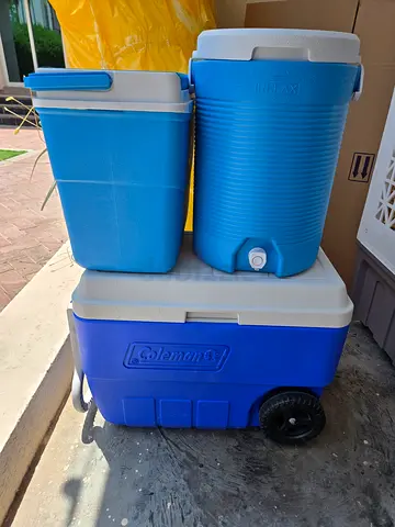 Portable cooler boxes