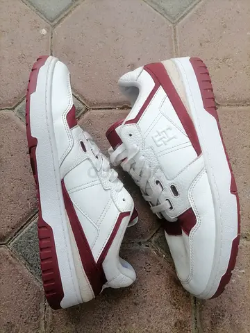 Tommy Hilfiger White and Maroon Casual Sneakers - Mens Size 44 (Used)