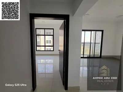 غرفة وصالة أول ساكن للإيجار السنوي بالجرف 3 مقابل المسجد، غرفة ماستر وبلكونة وإطلالة مفتوحة قرب السوق الصيني وشارع محمد بن زايد