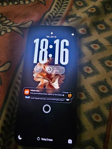 Vivo v70 in 10/10 mint condition 256GB black with full box and items. No fault only selling for cash