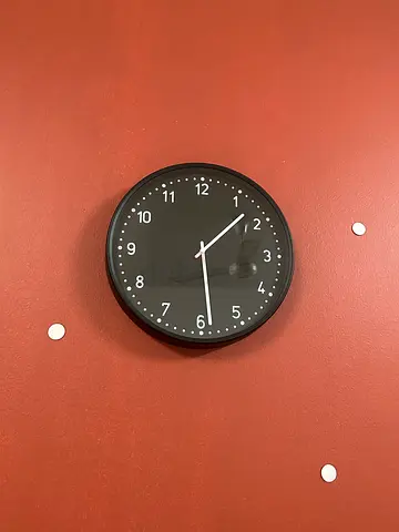 Simple Black Wall Clock (Battery Operated)