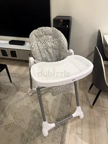 Adjustable baby high chair with polka dot seat