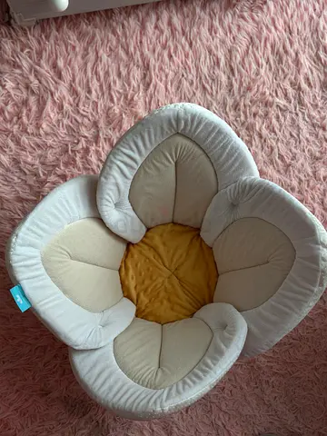 Soft Flower-Shaped Baby Bath