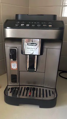 De’Longhi Magnifica Evo coffee machine
