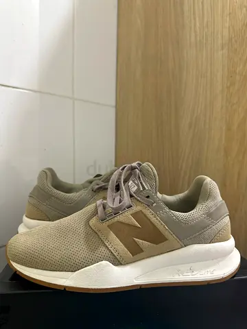 Beige Brand New - New Balance casual sneakers, size approx EU 38/UK 5.5