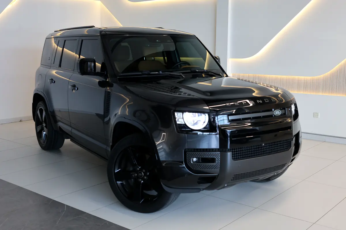 Land Rover Defender 2023 — photo 1 of 20