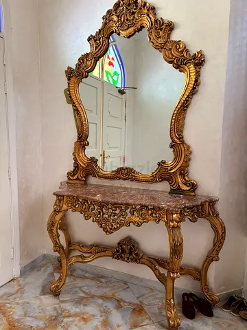 Vintage table very excellent condition