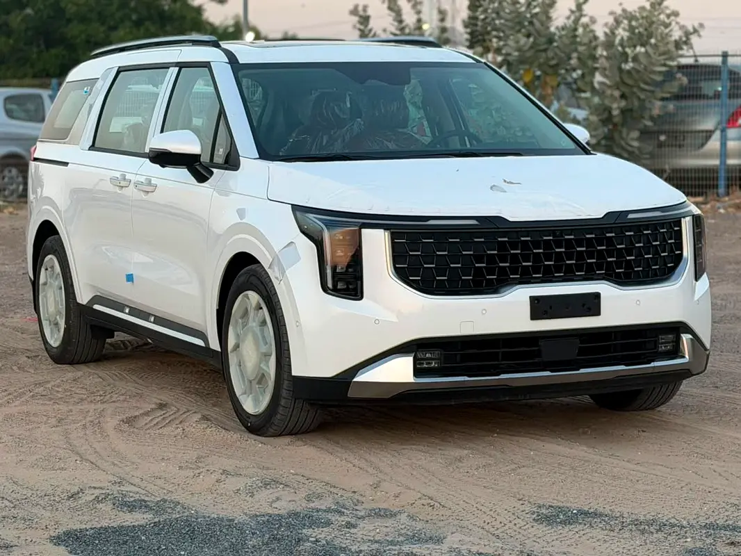 Kia Carnival 2026 — photo 1 of 18